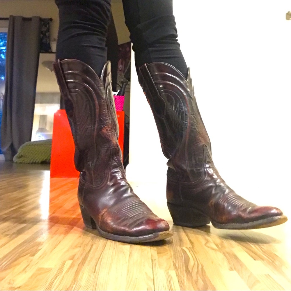Lucchese Classics cowboy boots in Dark rustic Red